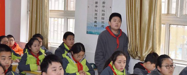 三里桃花不及卿的含义(十里桃花不如你三里桃花不及卿的意思)