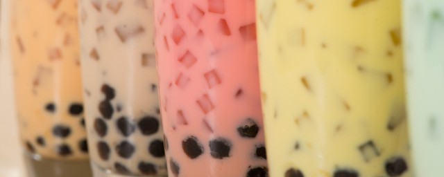 关于秋天的第一杯奶茶文案(有关秋天的第一杯奶茶的文案)