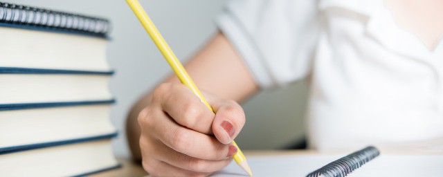 小儿垂钓古诗的解释(古诗《小儿垂钓》的解释)