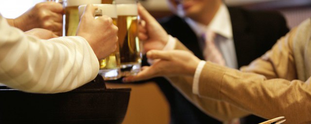 什么是杯盏觥筹(杯觥交错的意思)