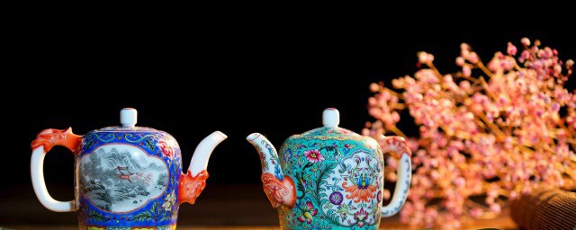 天青色等烟雨指的是啥瓷器(天青色等烟雨说的是青花瓷吗)