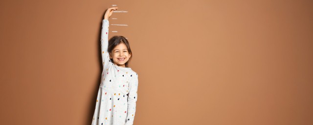 为什么用卷尺量身高矮很多(卷尺量身高是不是比实际身高矮)