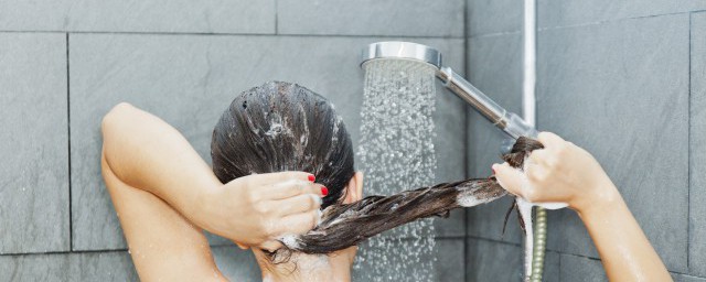 碘伏可不可以洗头(碘伏能洗头么)