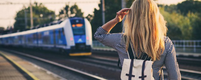 坐火车直接刷身份证不取票可以吗(火车票可以不取票直接刷身份证上车吗)