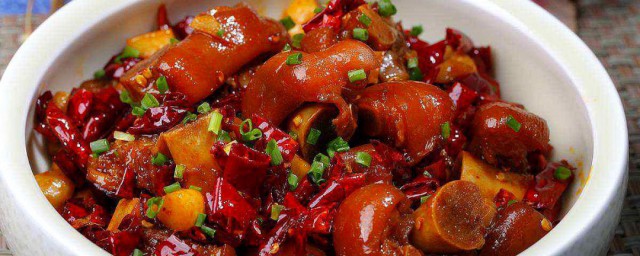 正宗红烧猪蹄的做法(红烧猪蹄的做法家常做法)