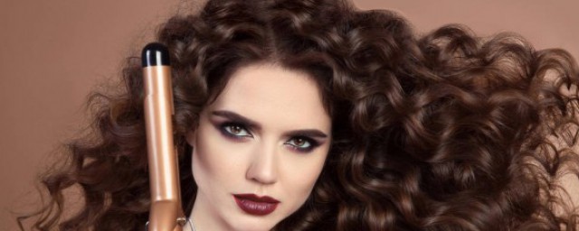 长卷发的发型介绍(长发卷发造型)