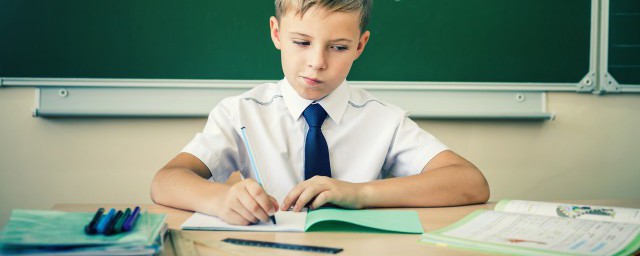 一年级用花朵是什么如何造句(一朵花造句一年级)