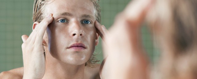 粉水到底是属于爽肤水还是乳液(粉水和乳液有区别么)