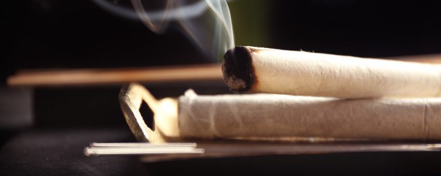 儿童艾灸的好处和坏处(小儿艾灸的好处和坏处)