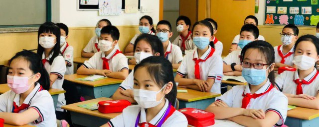 不以为然的含义和造句(不以为然的例句)