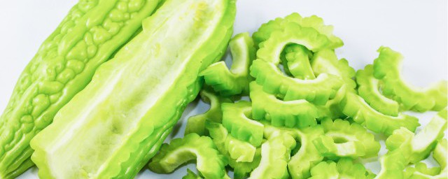 怎么做苦瓜炒肉(怎么做苦瓜炒肉不苦又好吃)