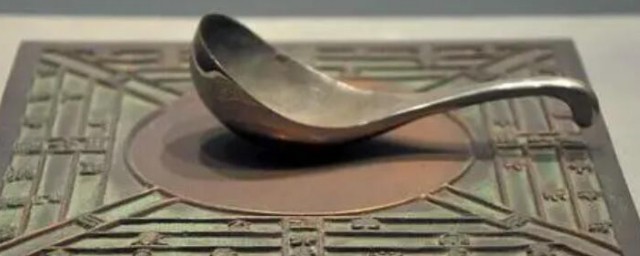 司南勺柄指啥方向(司南的勺柄指南还是指北)