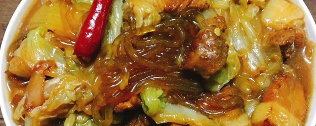 猪肉白菜炖粉条怎么做呢(如何做白菜猪肉炖粉条)