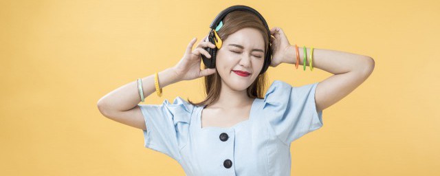 哪首歌有歌词都怪你也不哄哄人家(都怪你也不哄哄人家人家超想哭的)