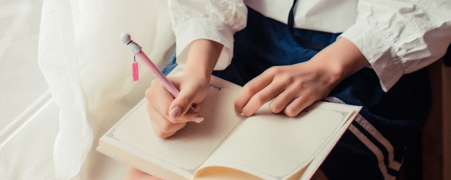 关于日常生活的英语日记带翻译(初中英语日记关于日常生活及翻译)