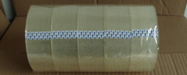 门上的胶带印去除方法(怎么去除门上胶印)