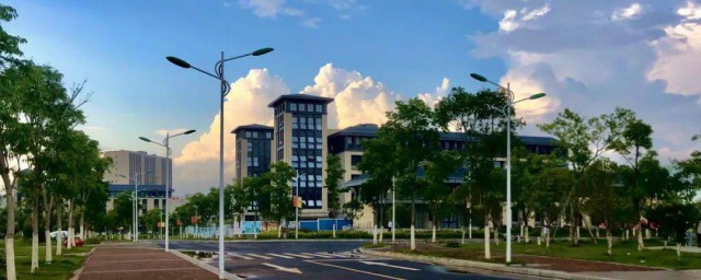 南昌商学院内容简介(南昌商学院简称)