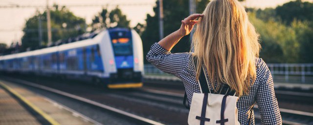 加4车厢解释(加4车厢是加在什么位置)