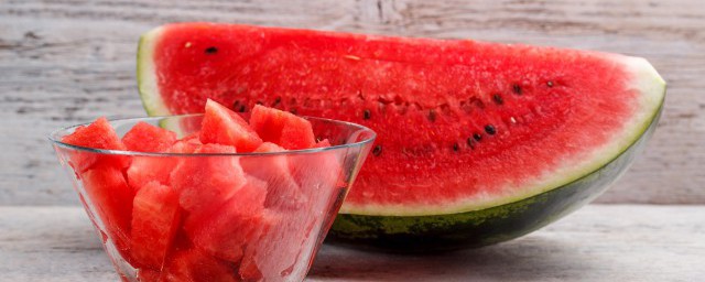 西瓜的热量(西瓜的热量是多少大卡)