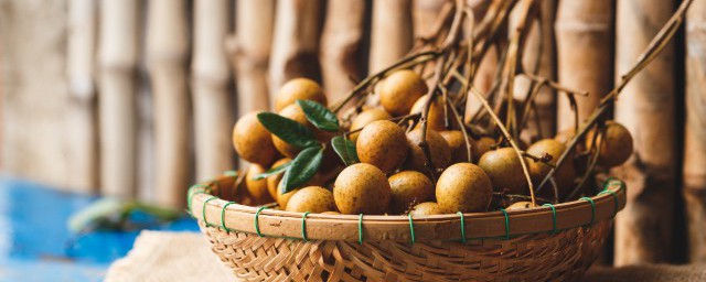 盘点新鲜桂圆功效和禁忌(桂圆的功效与作用禁忌 哪些人不适合吃)