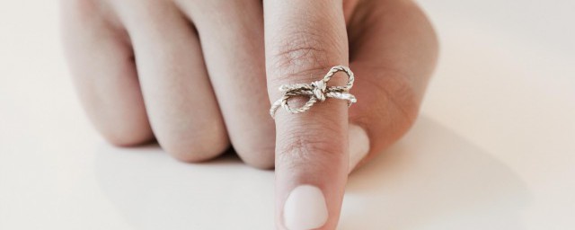 绳子如何打蝴蝶结(绳子怎样打蝴蝶结)