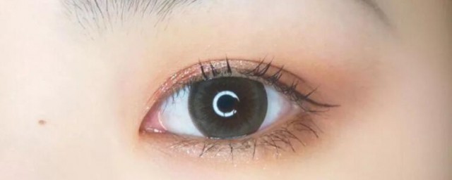 新手画眼影的方法是什么(新手画眼影最简单方法)