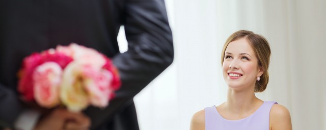 爱情和面包啥意思(爱情与面包的意思)