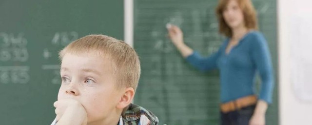 孩子走神解决方法(解决小孩上课走神的办法)