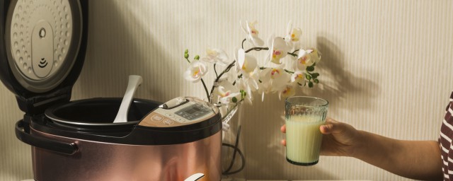 电饭锅打不开盖的原因是什么(电饭锅锅盖打不开)