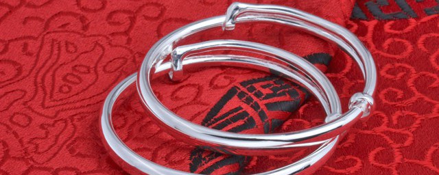 带银手镯好处有哪些(戴银饰手镯有什么好处)