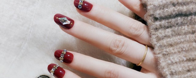 美甲甲片简单介绍(甲片美甲图案大全)