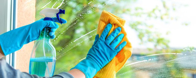 玻璃器具清洗干净的方法(擦玻璃器怎么清洗)