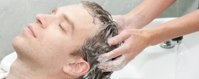 倒膜和头发护理的区别(什么叫护发倒膜)