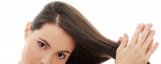 头发如何清洗才可以干净(如何彻底清洗头发)