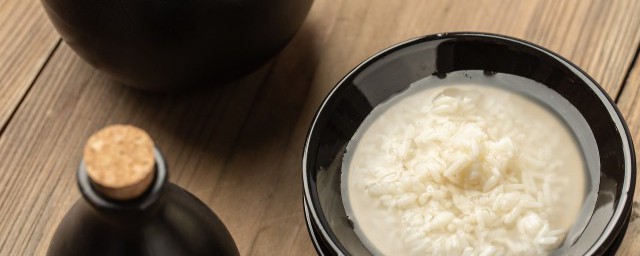 酒槽应该是什么(槽酒是什么样子的)