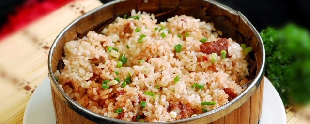 怎么做荷叶排骨糯米饭(荷叶蒸排骨糯米饭窍门)