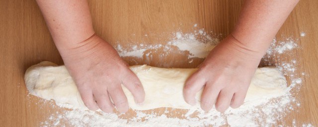 怎么做陕西油泼面(陕西油泼面怎么和面)