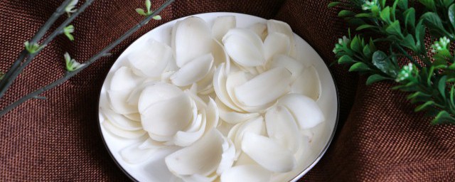 制作绿豆百合莲子红枣汤的方法(莲子百合红枣绿豆粥的做法)