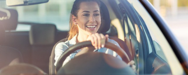 车灯透镜用哪些东西清洗干净(汽车车灯透镜是什么东西)