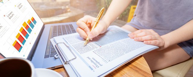 怎么跟领导请假(怎么跟领导请假一天)