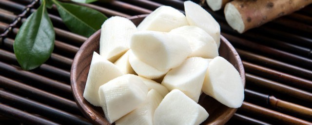 怎么做山药煲排骨汤(怎样炖排骨山药汤)