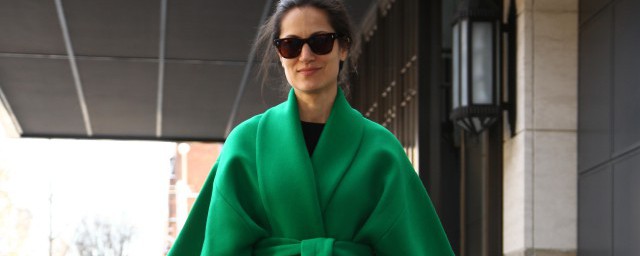 绵羊皮衣服清洗干净的方法(绵羊皮衣的保养和清洗方法)