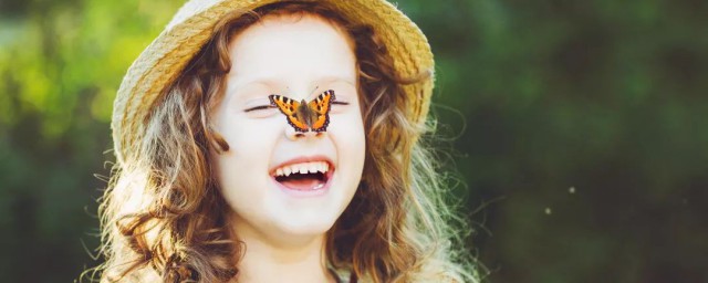 女生姨母笑的含义(姨母笑代表什么)