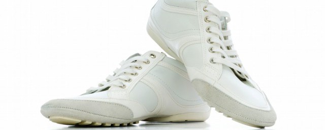 白鞋会发黄的原因是什么(白鞋发黄的原因分析)