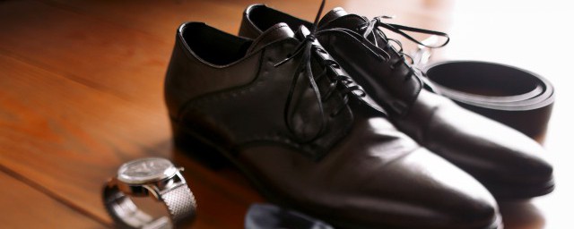 皮鞋清洁小贴士(皮鞋怎么清理干净)