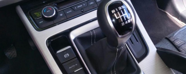 自动挡车开车步骤(自动挡车开车步骤打火)