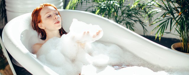 为什么洗澡时有搓不完的泥(为什么搓澡搓不出泥)