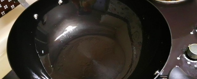 生铁锅开锅不会生锈方法(锅怎么开锅不生锈)