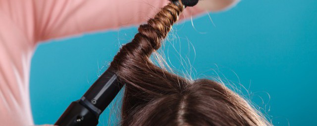 柔顺烫和离子烫的区别(柔顺离子烫有什么区别)