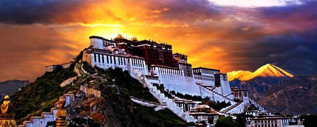 扎西德勒在藏语中具体是什么意思(藏语中的扎西德勒的意思是)